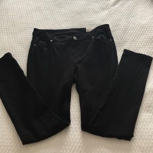 Stretch black skinnies